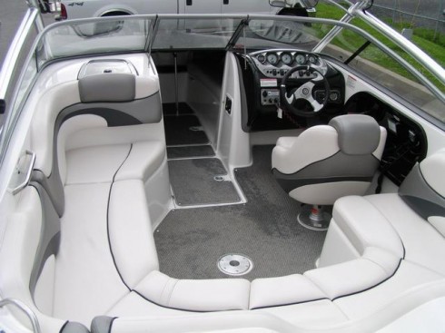 Intérieur du Bateau Moteur Occasion 2008 Yamaha 212X, 21'